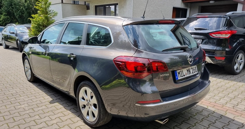 Opel Astra cena 32500 przebieg: 185000, rok produkcji 2013 z Kraków małe 466